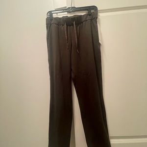 Lululemon On the Fly 7/8 Pant size 6 NWT